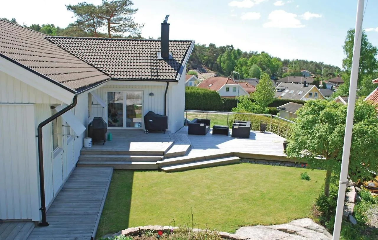 Semesterbostad Amazing Home In Vstra Frlunda With Kitchen Göteborg Sverige